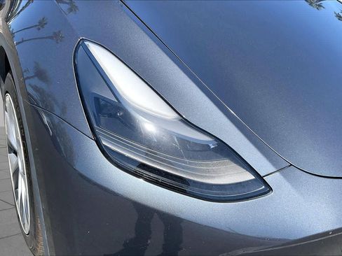 Used 2022 Tesla Model Y Long Range AWD/4WD image 26