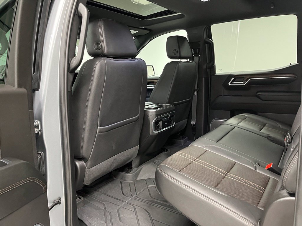 Used 2024 Chevrolet Silverado 1500 High Country w/ High Country Premium Package AWD/4WD image 46