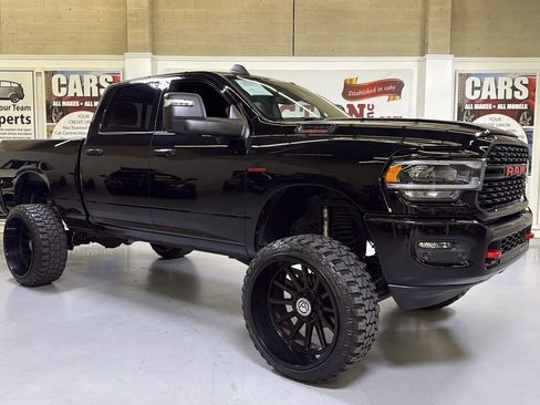Used 2024 RAM 2500 Big Horn w/ Night Edition AWD/4WD image 7