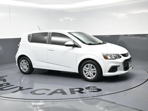 Used 2017 Chevrolet Sonic LT FWD image 2