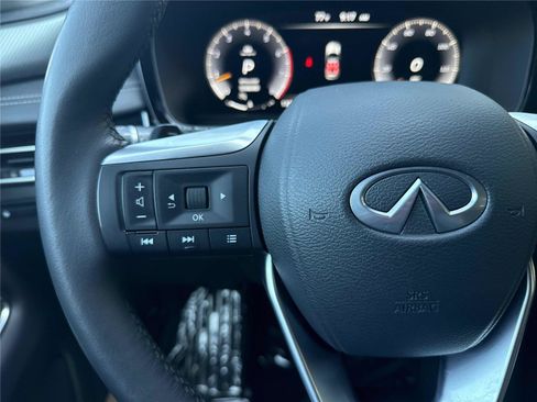 Used 2025 INFINITI QX60 Luxe FWD image 18