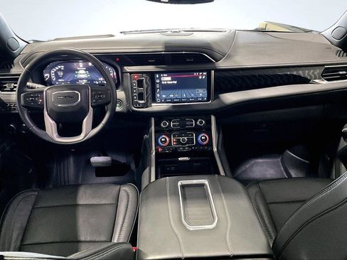 Used 2023 GMC Yukon XL Denali image 17