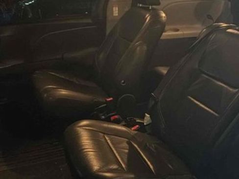 Used 2017 Toyota Sienna SE image 4