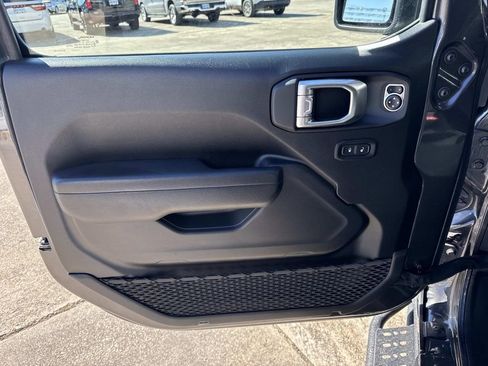 Used 2023 Jeep Gladiator Sport image 34