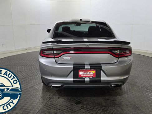 Used 2018 Dodge Charger SXT RWD image 12