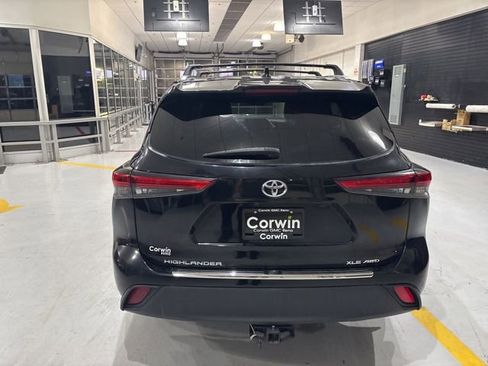 Used 2021 Toyota Highlander XLE AWD/4WD image 6