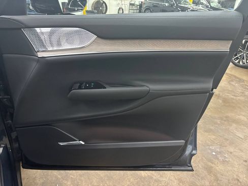 Certified 2025 Volvo EX90 Ultra AWD/4WD image 20