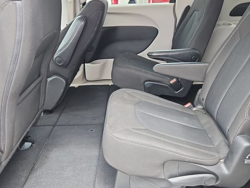 Used 2023 Chrysler Voyager LX FWD image 23