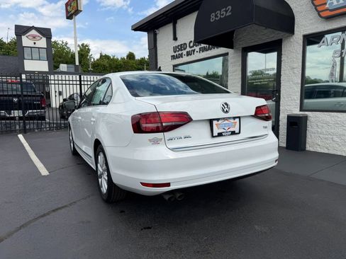 Used 2017 Volkswagen Jetta SEL FWD image 8