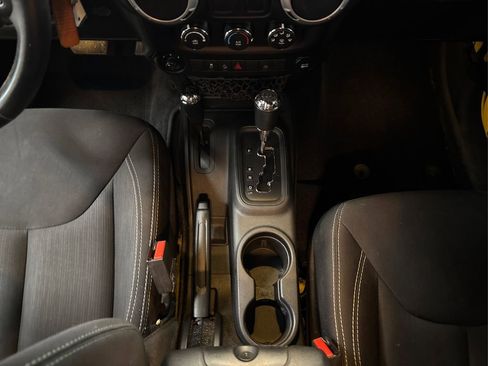 Used 2015 Jeep Wrangler Rubicon w/ Power Convenience Group image 17