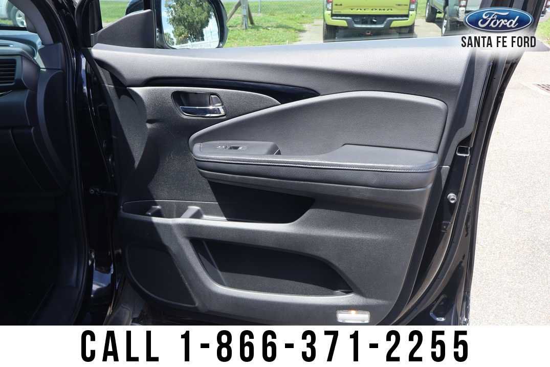 Used 2017 Honda Pilot Touring image 27
