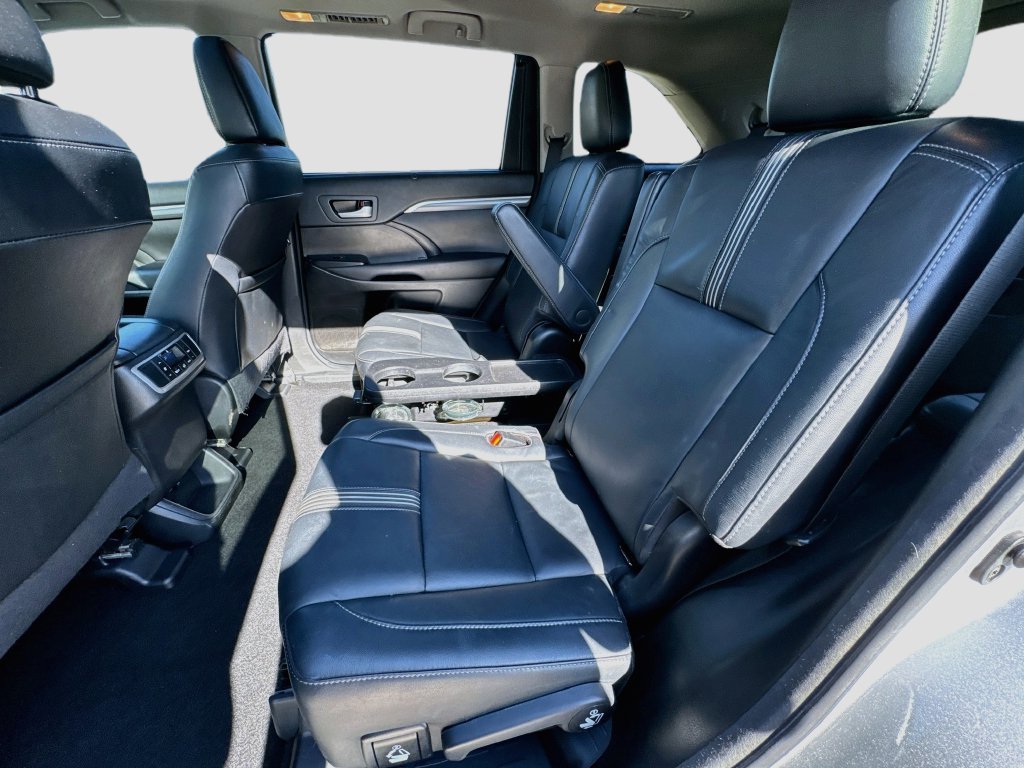 Used 2018 Toyota Highlander SE FWD image 30