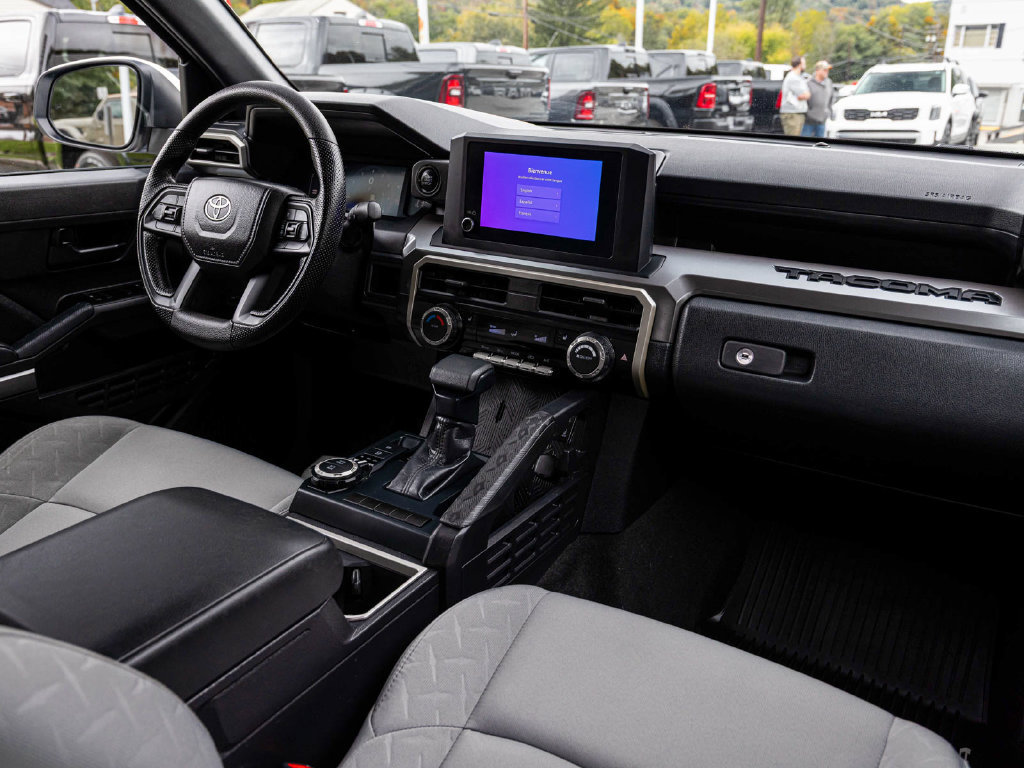 Used 2025 Toyota Tacoma SR5 AWD/4WD image 31