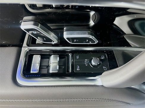 New 2025 Land Rover Range Rover SE image 20