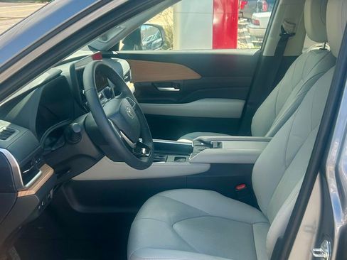 Used 2026 Toyota Grand Highlander AWD image 7