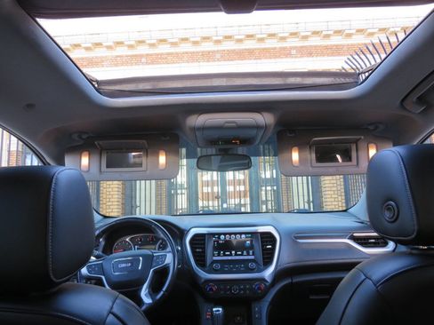 Used 2019 GMC Acadia SLT image 13