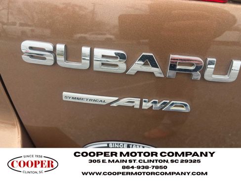 Used 2011 Subaru Outback 2.5i Limited image 10