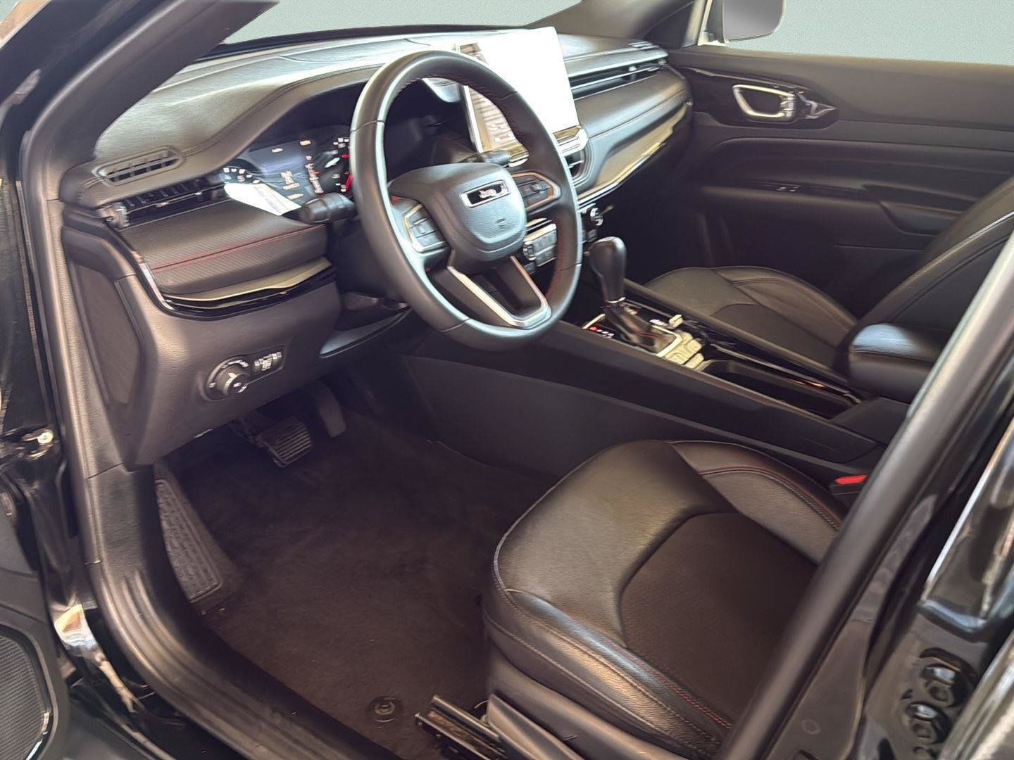 Used 2024 Jeep Compass Trailhawk AWD/4WD image 19