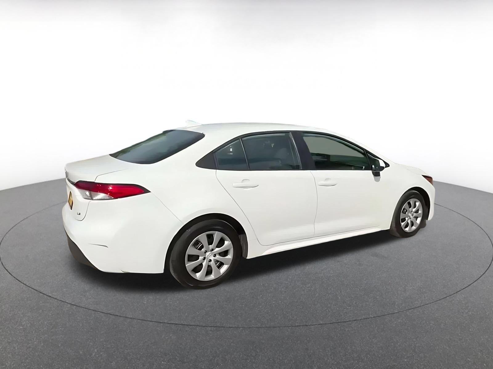 Used 2025 Toyota Corolla LE FWD image 14