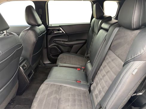 Used 2023 Mitsubishi Outlander SE AWD/4WD image 11