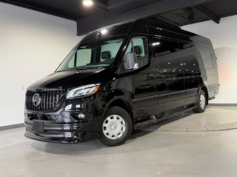 Used 2022 Mercedes-Benz Sprinter 3500 image 1