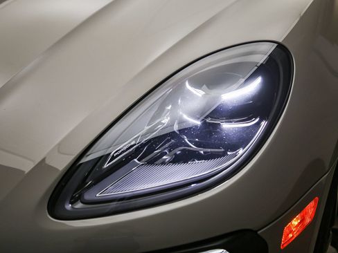 Used 2022 Porsche Macan S AWD/4WD image 11