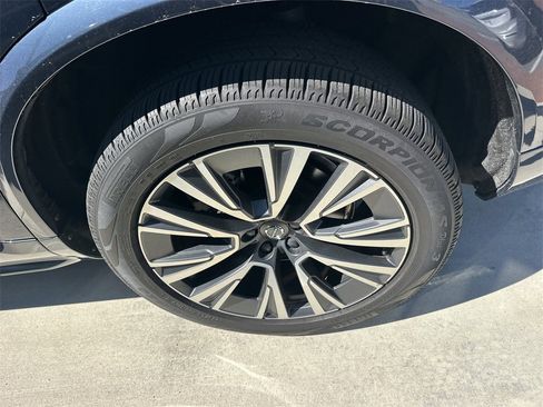 Used 2021 Volvo XC90 T5 Momentum w/ Protection Package Premier image 7