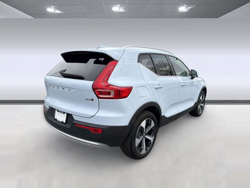 Certified 2025 Volvo XC40 B5 Plus image 9