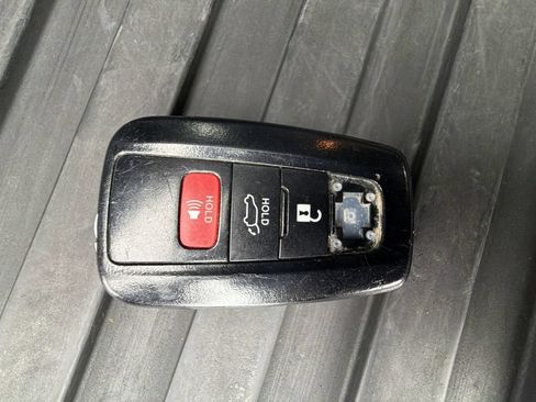 Used 2019 Toyota RAV4 XLE Premium w/ Cold Weather Package AWD/4WD image 28