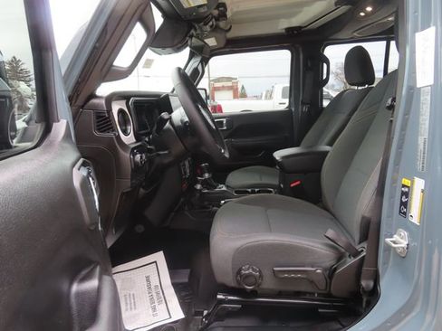 Used 2025 Jeep Wrangler Unlimited Sport AWD/4WD image 17