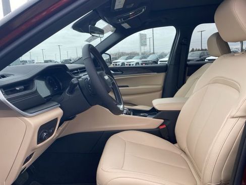 New 2025 Jeep Grand Cherokee L Limited image 11