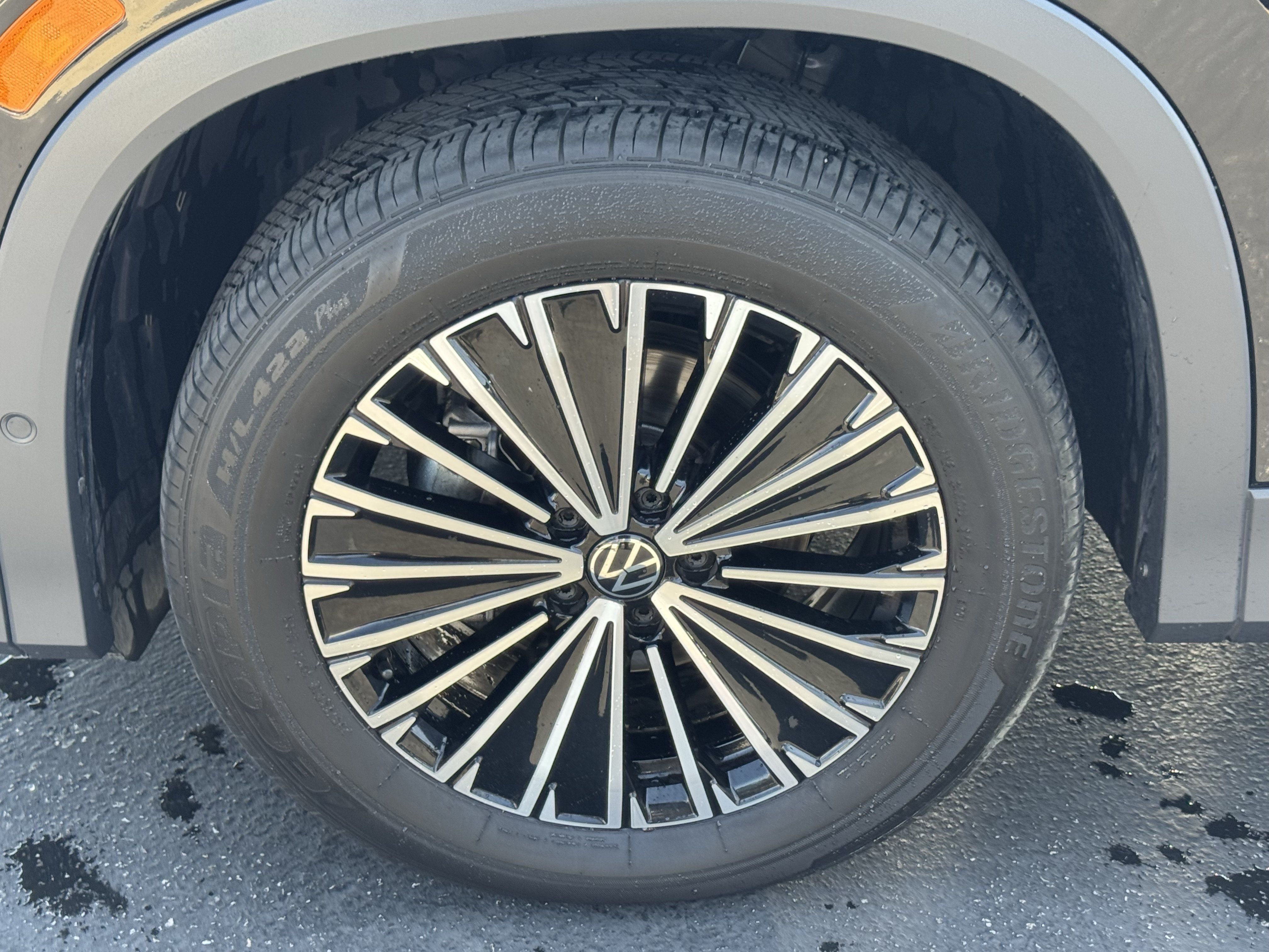 Certified 2025 Volkswagen Tiguan S FWD image 11