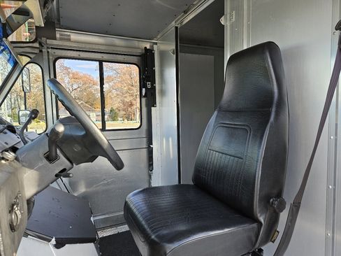 Used 2013 Ford E-350 and Econoline 350 Super Duty w/ Air Conditioning Prep Pkg image 11