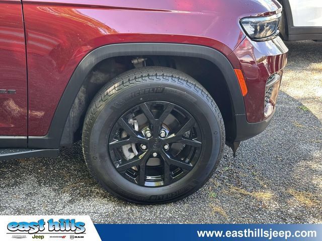 Certified 2024 Jeep Grand Cherokee Altitude AWD/4WD image 10