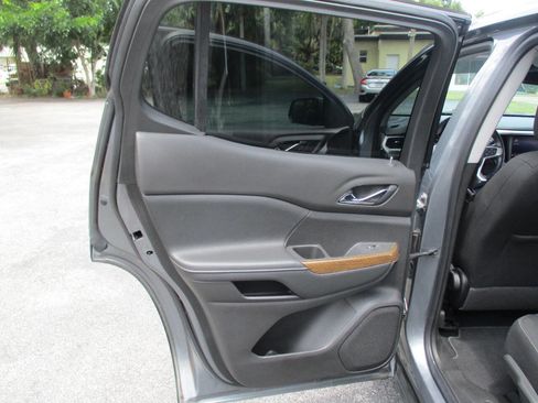 Used 2020 GMC Acadia SLE image 20