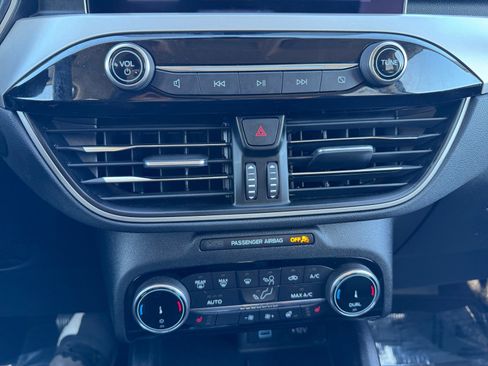 Used 2022 Ford Escape SEL image 17