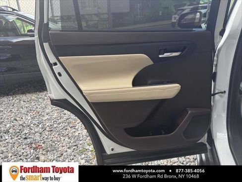 Certified 2022 Toyota Highlander XLE image 12