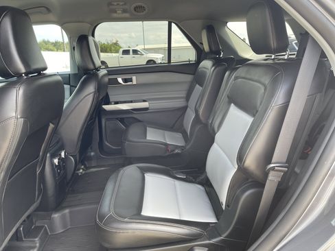 Used 2022 Ford Explorer XLT w/ Equipment Group 202A image 37