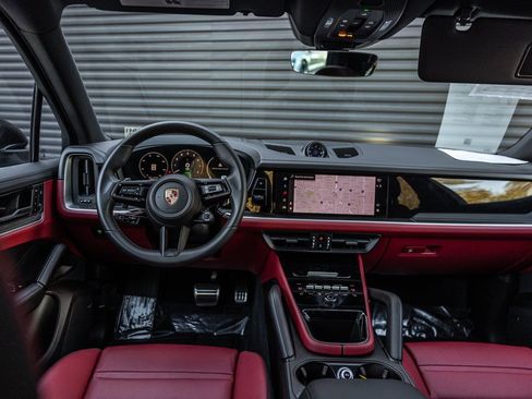 Certified 2025 Porsche Cayenne E-Hybrid image 12