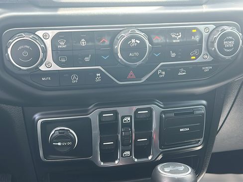 Used 2022 Jeep Wrangler Unlimited Sahara AWD/4WD image 24
