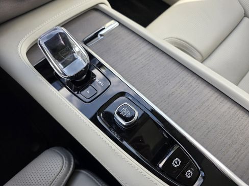 Used 2024 Volvo XC90 B6 Ultimate w/ Lounge Package image 23