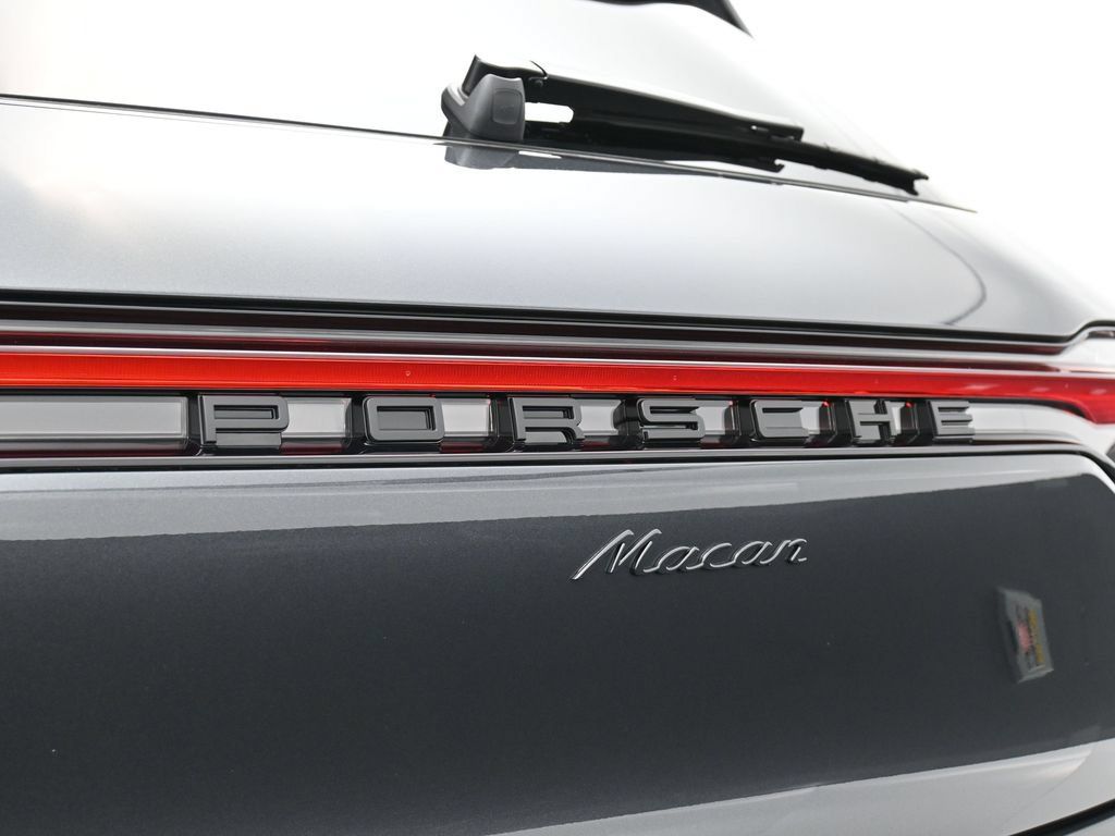 Certified 2026 Porsche Macan AWD/4WD image 14