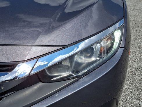 Used 2018 Honda Civic EX image 10