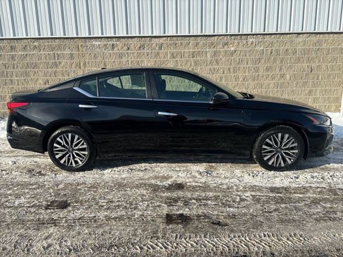 Used 2024 Nissan Altima 2.5 SV image 32