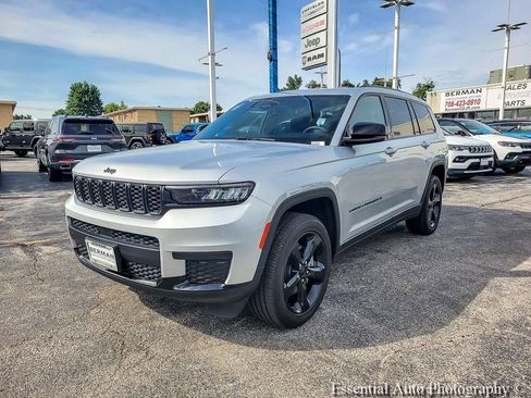 Used 2023 Jeep Grand Cherokee L Laredo AWD/4WD image 9