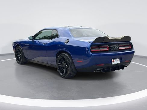 Used 2019 Dodge Challenger SXT w/ Driver Convenience Group RWD image 5