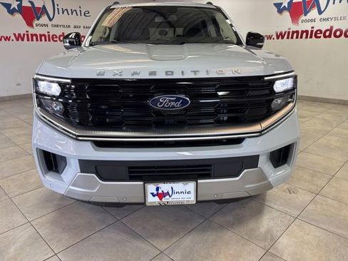 Used 2025 Ford Expedition Platinum AWD/4WD image 10