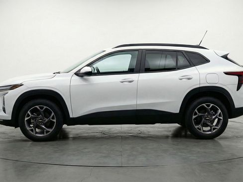 Used 2025 Chevrolet Trax LT w/ LT Convenience Package FWD image 5
