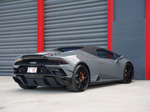 Used 2021 Lamborghini Huracan EVO RWD image 10