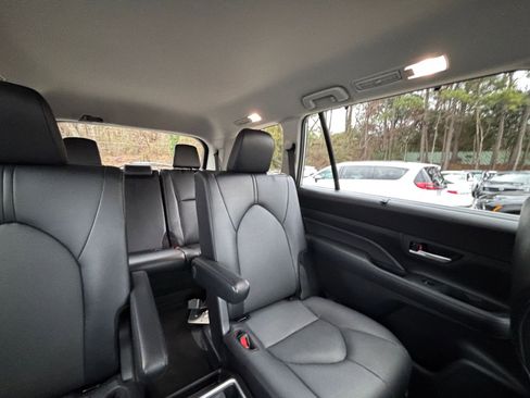 Used 2025 Toyota Grand Highlander XLE image 39